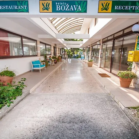 拉凡达酒店 Božava
