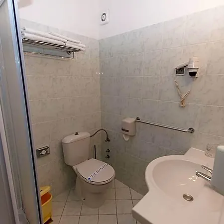 拉凡达酒店 3* Božava